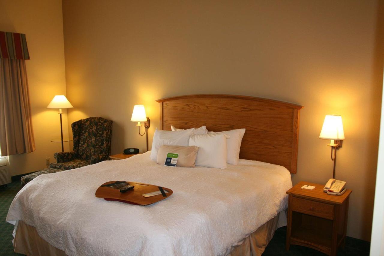 Hampton Inn Гънтърсвил Екстериор снимка
